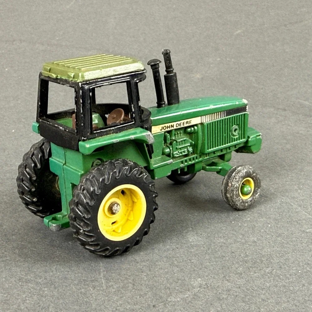 Ertl John Deere Ford Tractor Diecast Farm Toys. 1/64 - vintage lot of 3